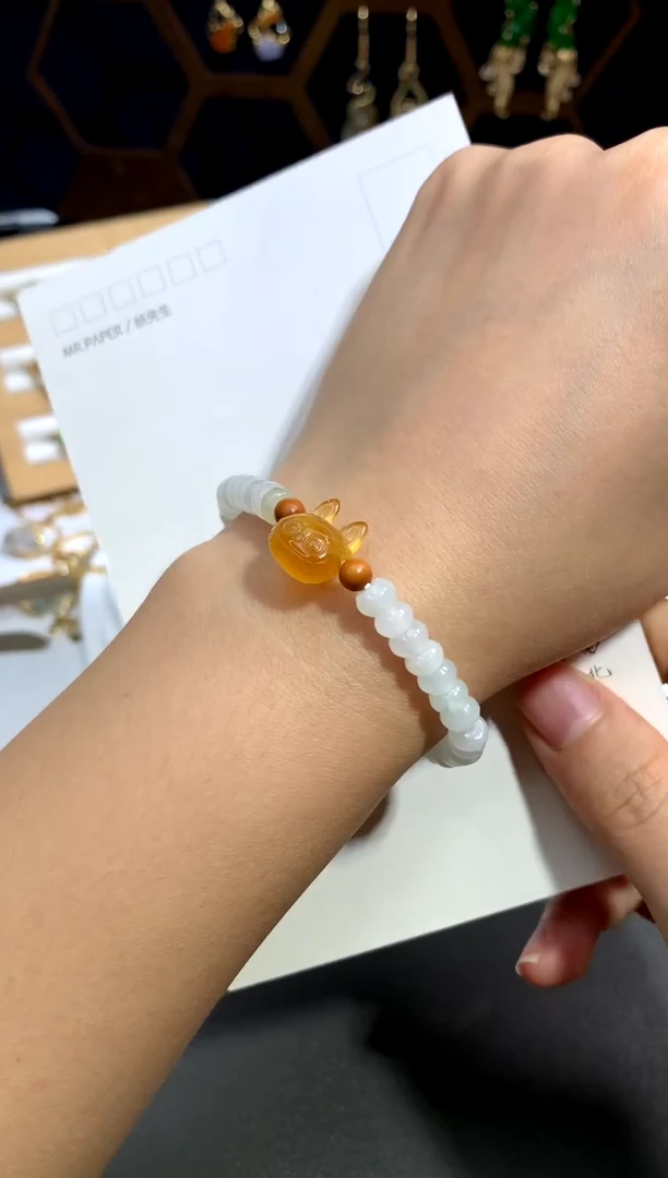 未镶嵌手串玛瑙/玉髓拉布布翡翠手串（不配证书）