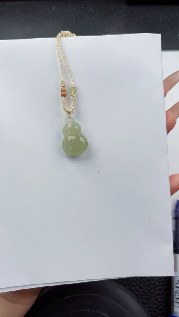 吊坠(赠链)未镶嵌和田玉嗨购微色差T1011