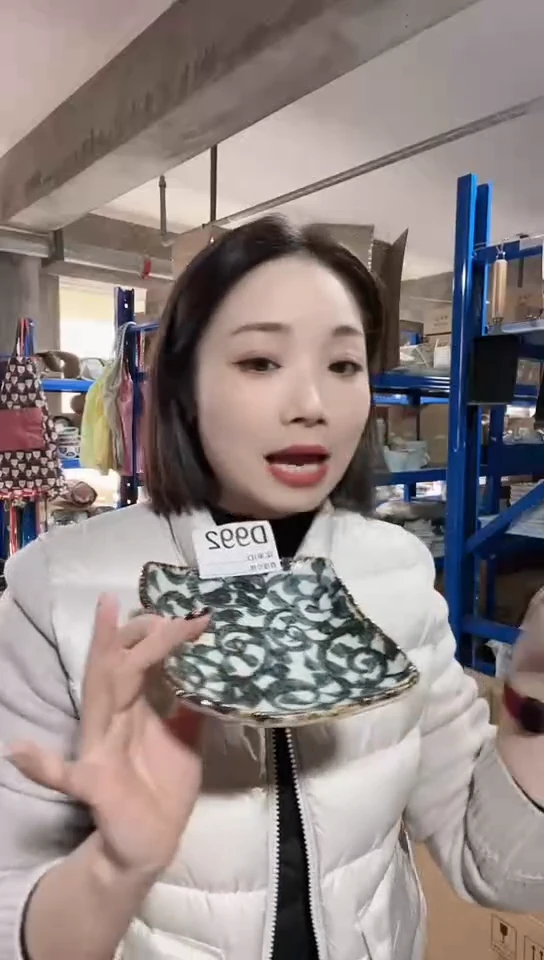 【闪购商品】瓷片日本进口瓷器章鱼唐草14cm方盘D992