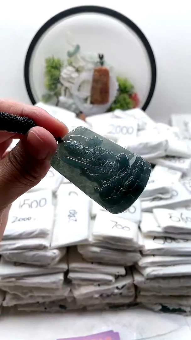 颈饰未镶嵌翡翠虚空藏