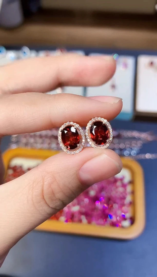 银S925镶嵌耳钉石榴石天然