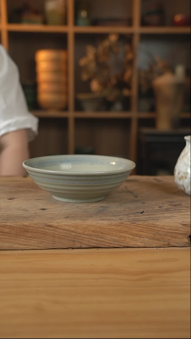 青云系列的8英寸螺纹面碗