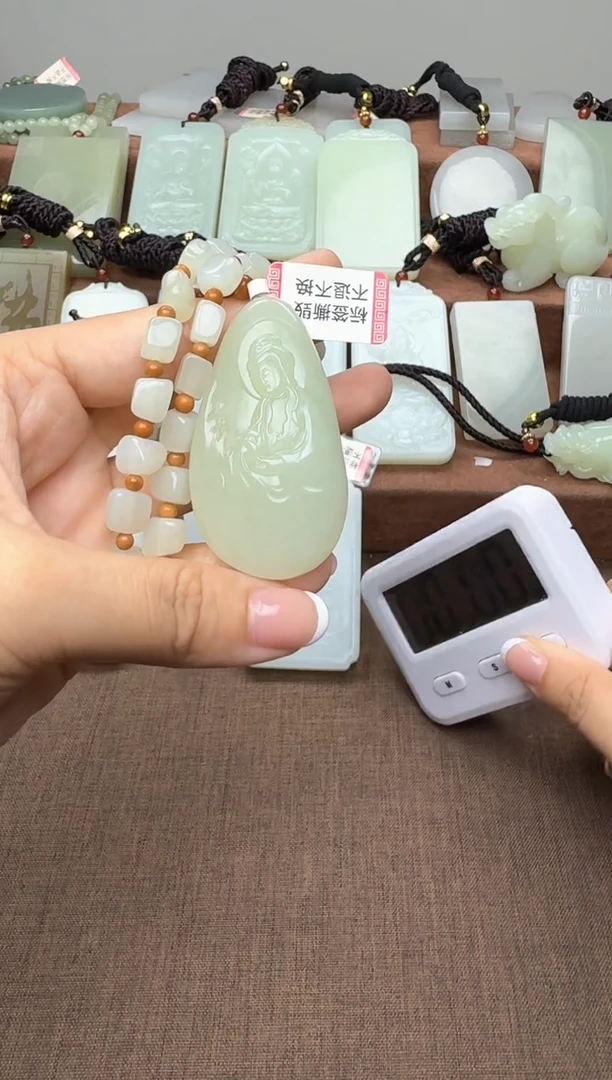 颈饰未镶嵌和田玉1