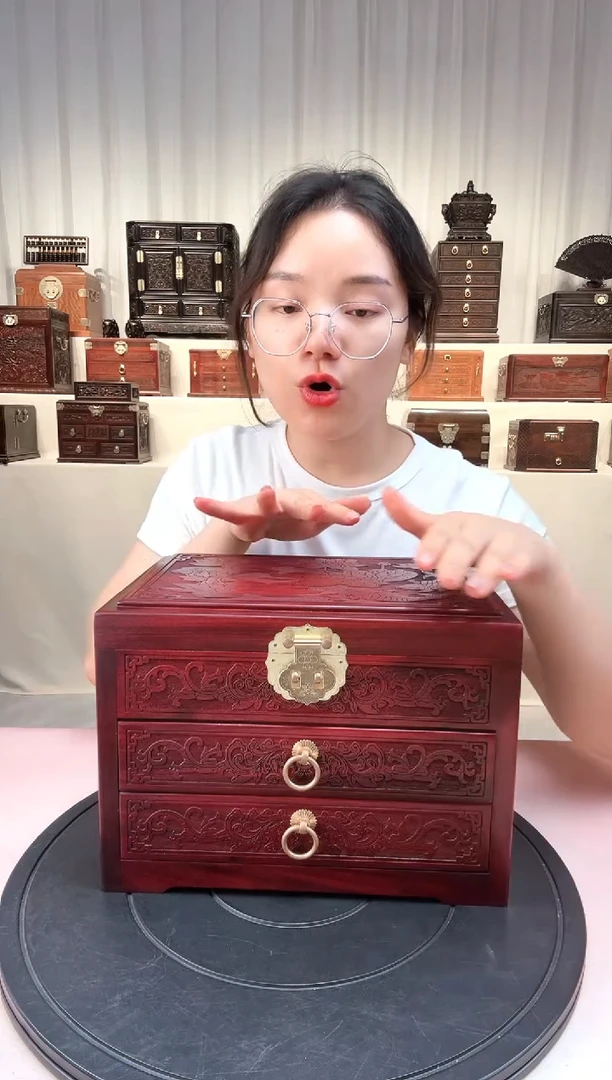 紫檀木类成套家具莲年有余
