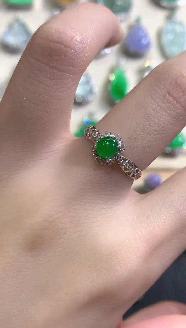 18K金镶嵌戒指翡翠秋日珠宝Q102