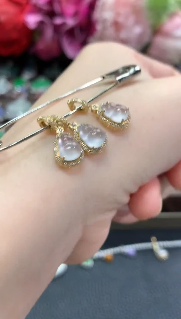 吊坠(不含链)18K金镶嵌翡翠秋日珠宝Q9多样性发货一件