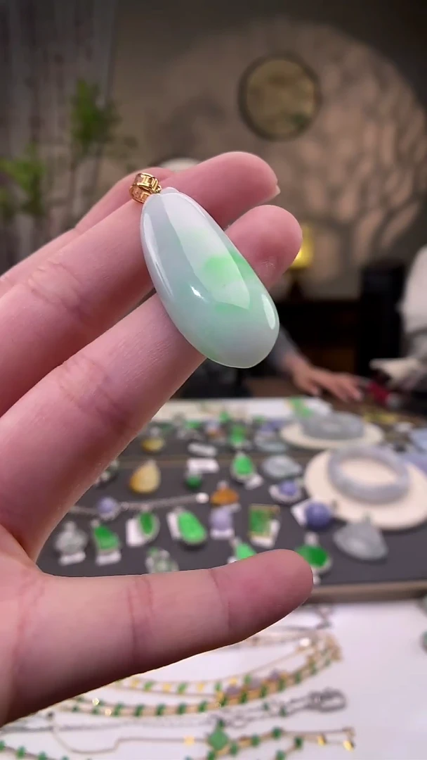 吊坠(不含链)18K金镶嵌翡翠福瓜