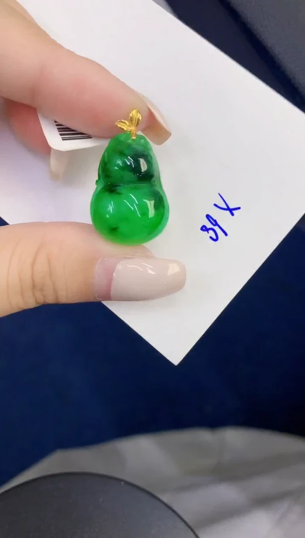 颈饰18K金镶嵌翡翠缅甸天然翡翠A货