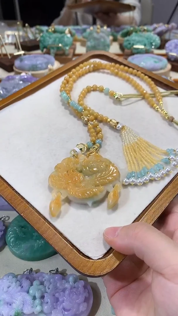 颈饰未镶嵌翡翠吊坠