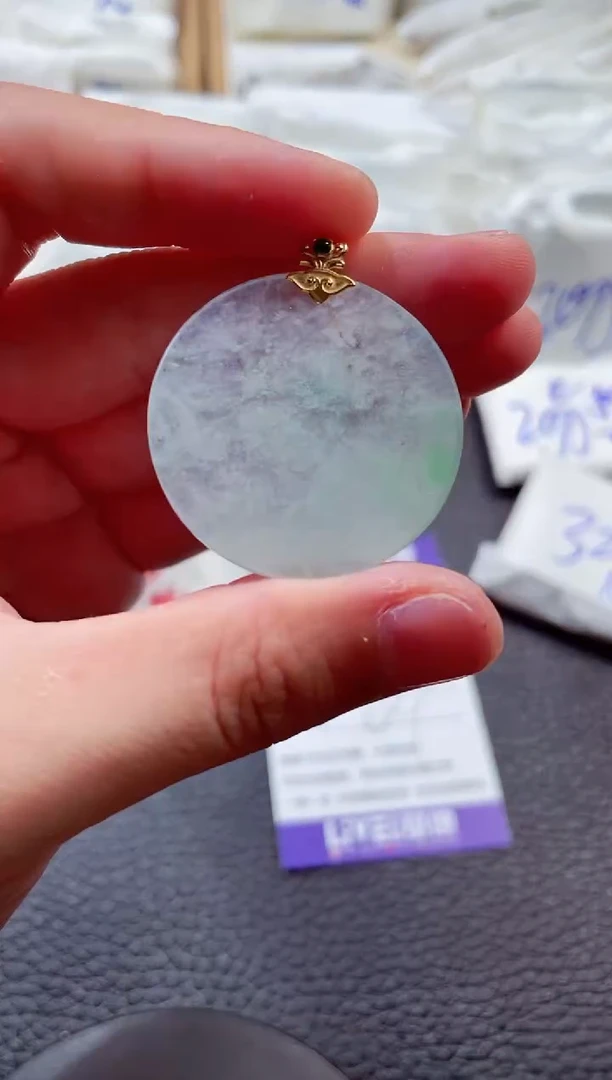 颈饰18K金镶嵌翡翠00007068