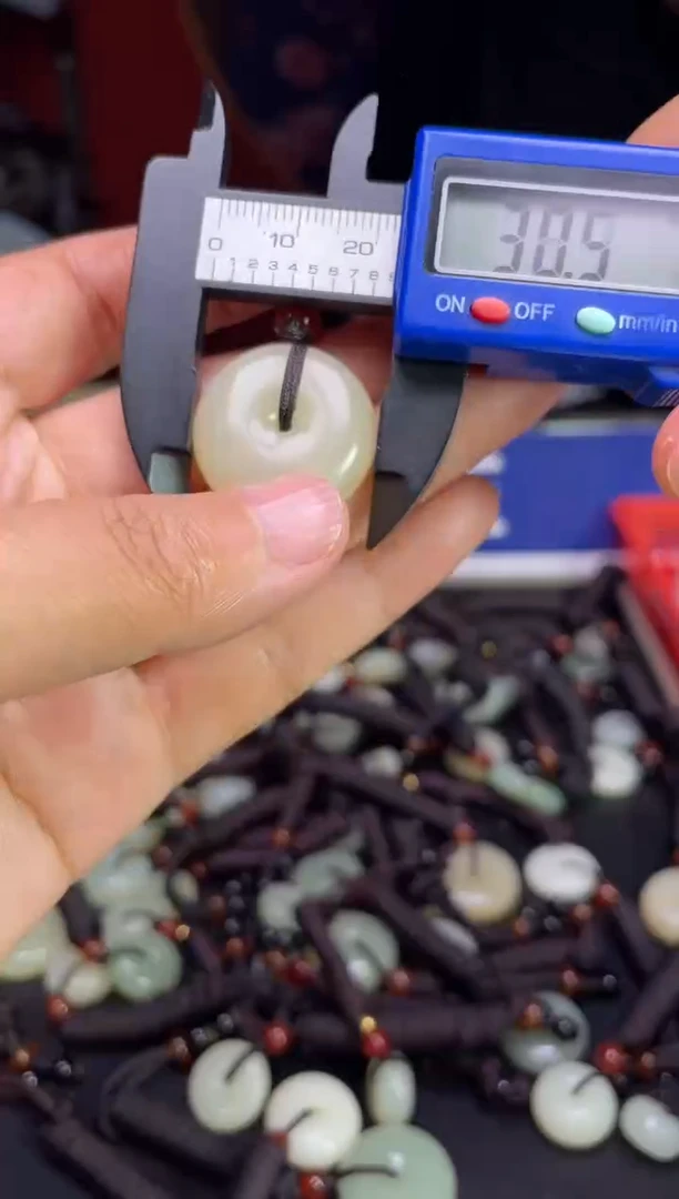 未镶嵌和田玉挂件1