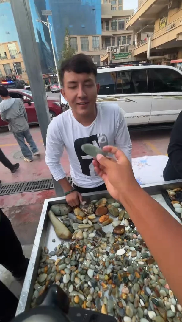 未镶嵌和田玉（糖玉）挂件和田玉