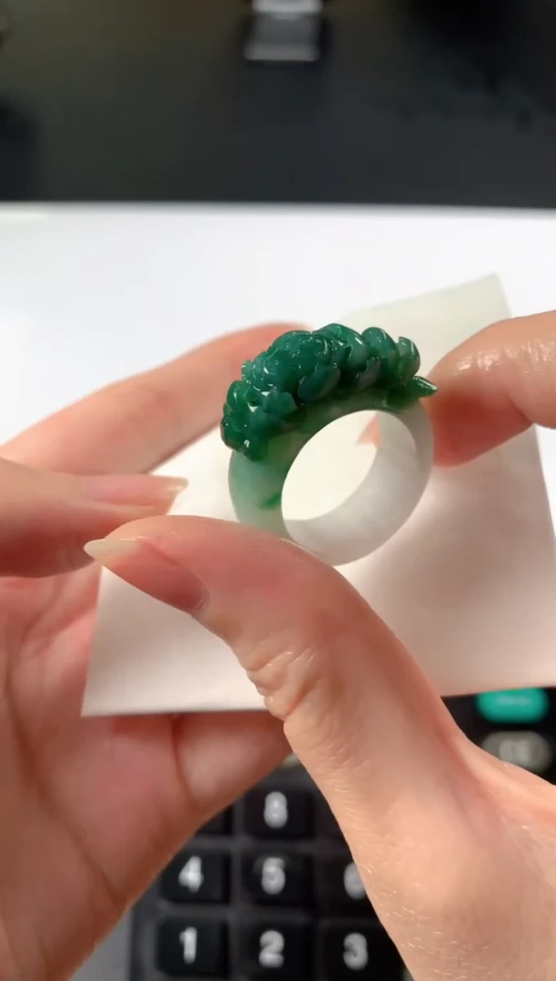 未镶嵌定制翡翠g***i毛货抛光