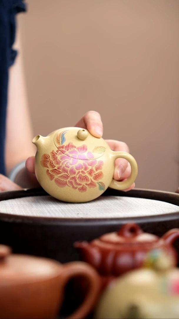 茶壶紫砂       本山绿河豚西施搪彩红