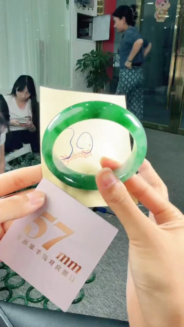 未镶嵌手镯石英质玉（非洲翠）有天然性（洒金亮片/矿点/棉线）30