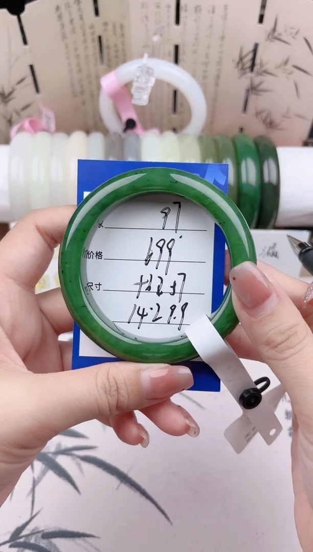 和田玉手镯未镶嵌正阳绿97