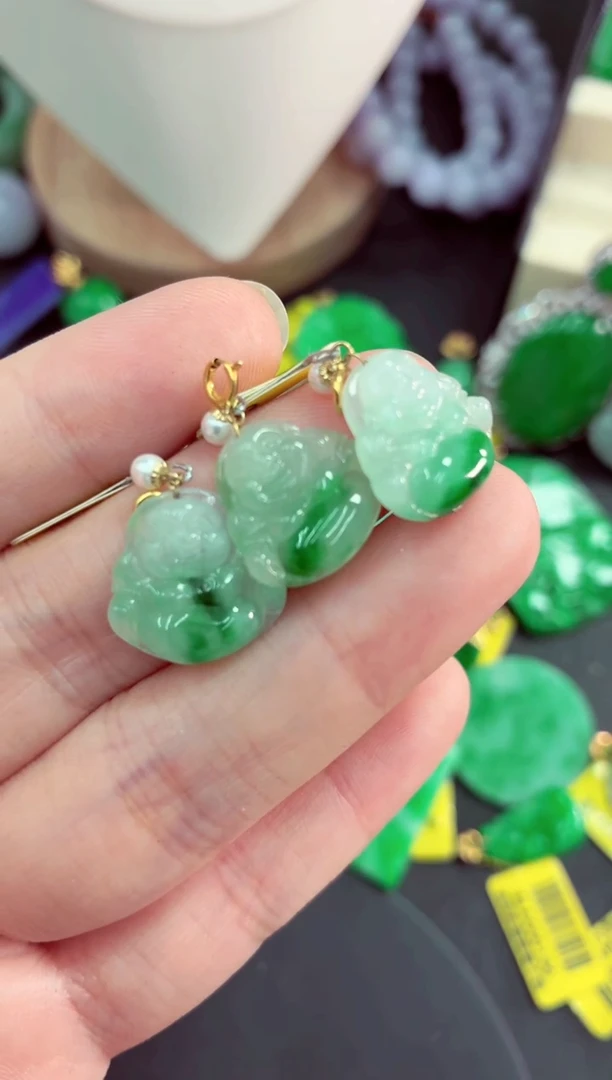 吊坠(不含链)18K金镶嵌翡翠多样性发货其中一件