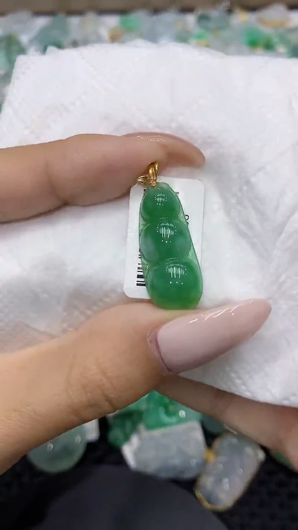 颈饰18K金镶嵌翡翠111111111111
