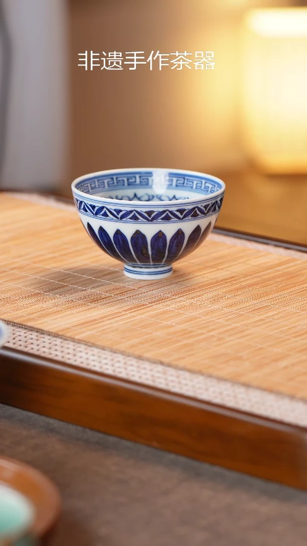 手工手绘青花鸡心杯