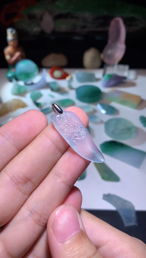 未镶嵌定制翡翠画**舞镶嵌扣头