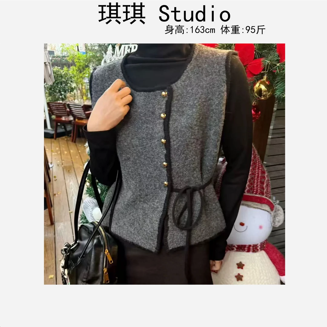 冬季新款高领舒适亲肤针织上衣小香风排扣系带马甲百搭两件套-G