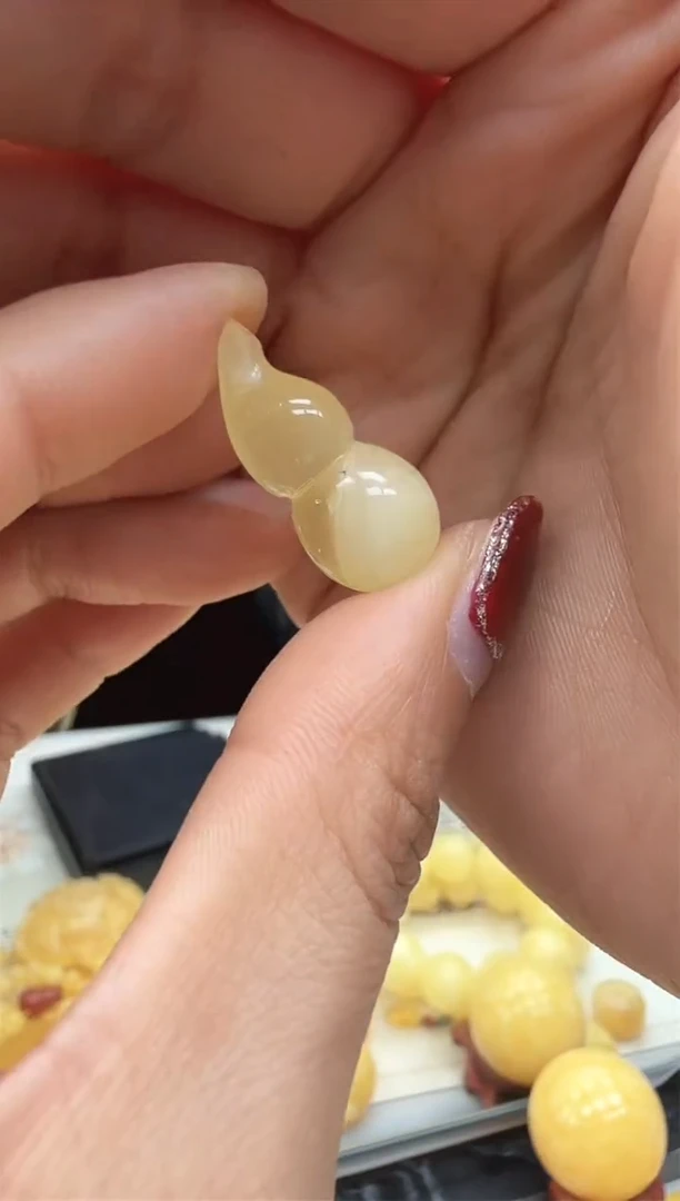 【闪购商品】琥珀裸石未镶嵌葫芦