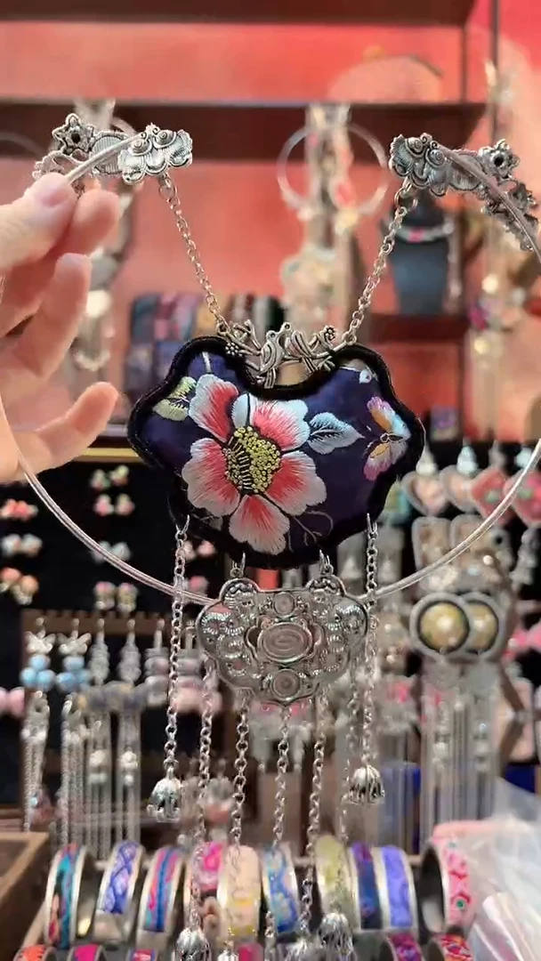 织绣 云织谣民族风精美饰品   237