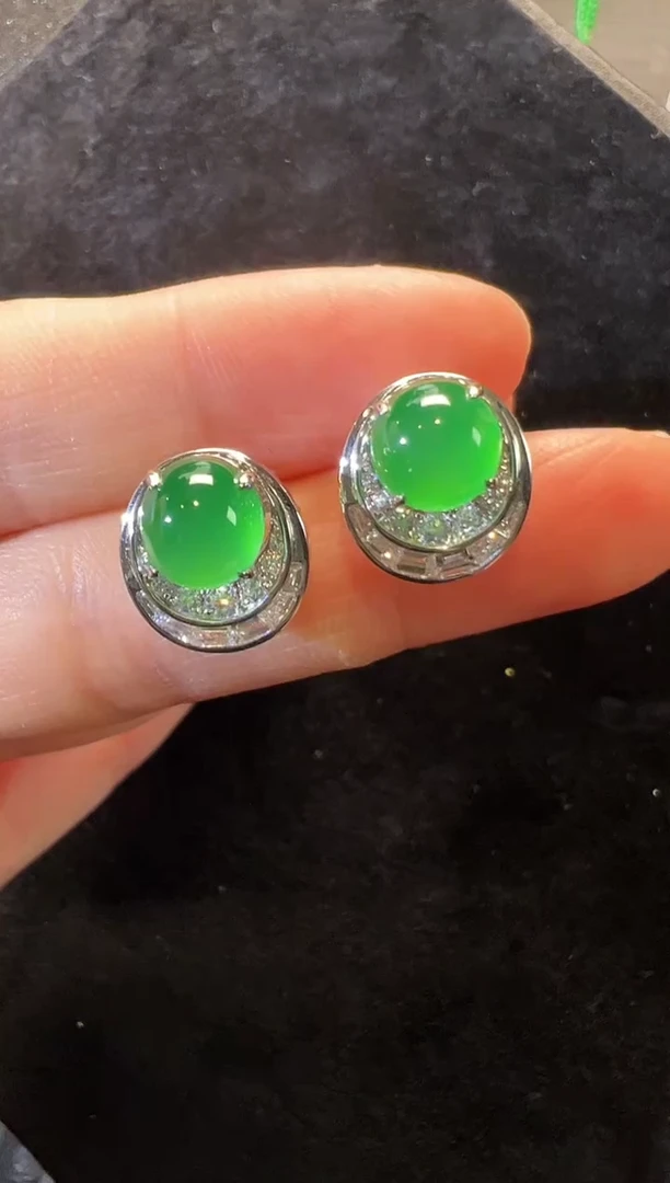 18K金镶嵌翡翠耳饰高冰黄阳绿蛋面耳钉两戴款