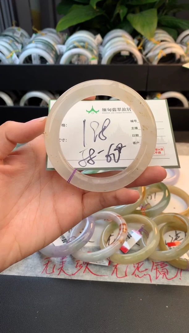 未镶嵌手镯钠长石玉杨****?毛货需精细抛光+多人