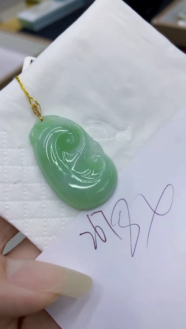 翡翠18K金镶嵌颈饰11111111111