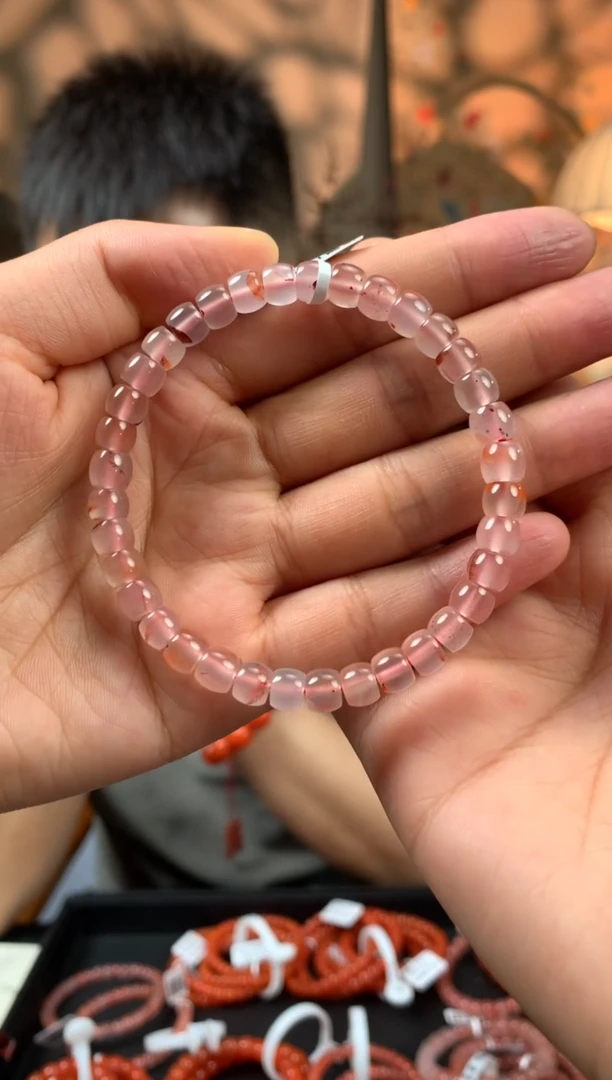 南红玛瑙手串合金粉飘花直切卡6单圈