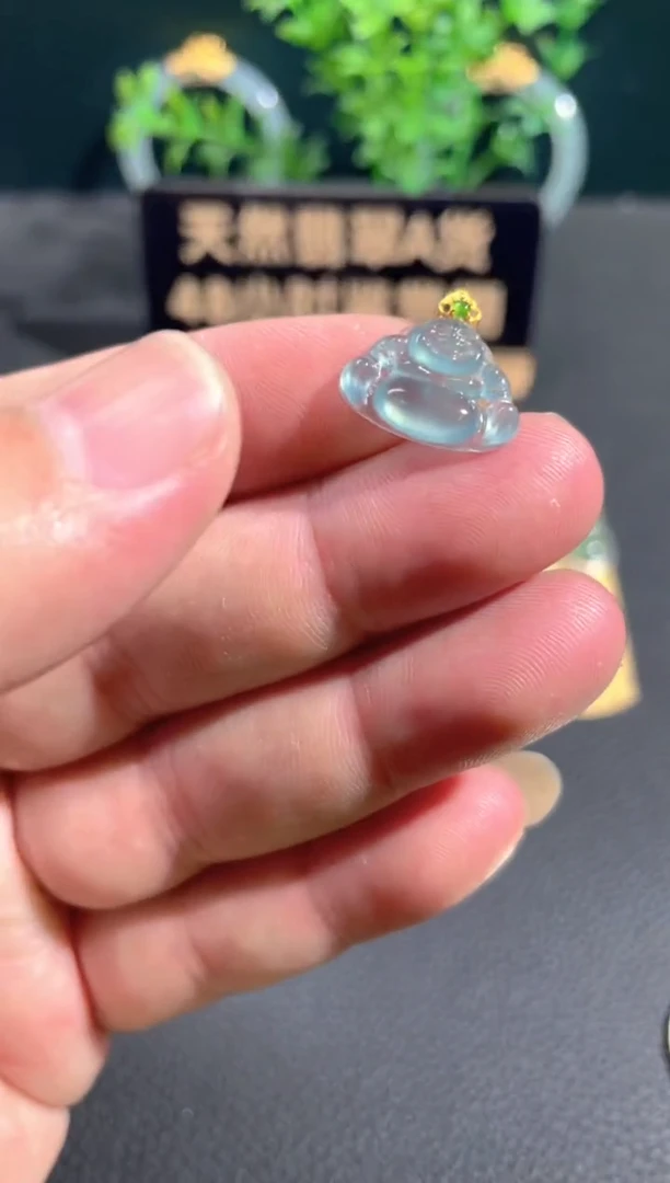 翡翠18K金镶嵌颈饰翡翠