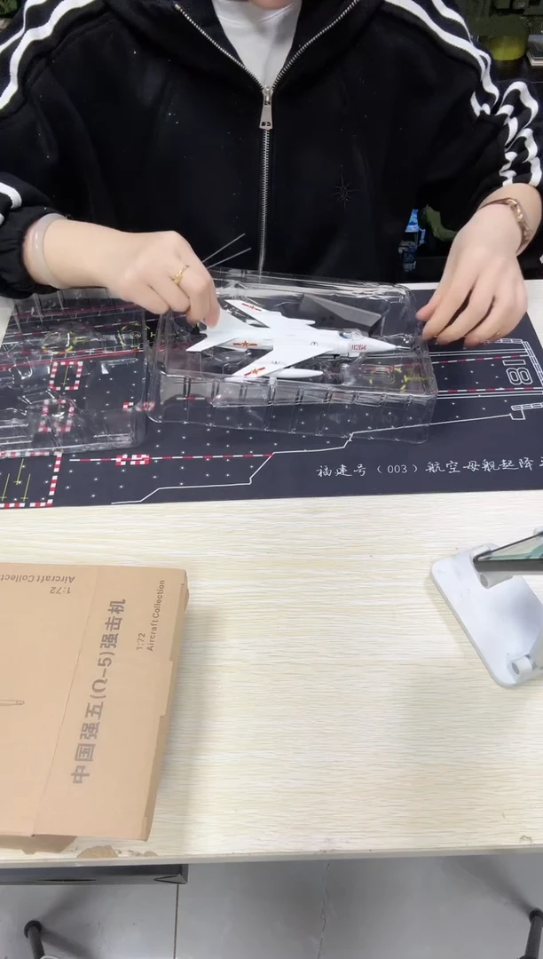 微瑕1/72强5白色飞机模型