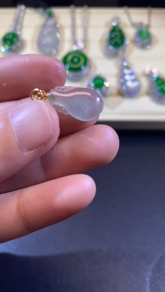 【闪购商品】翡翠吊坠(赠链)18K金镶嵌缅甸天然A货翡翠