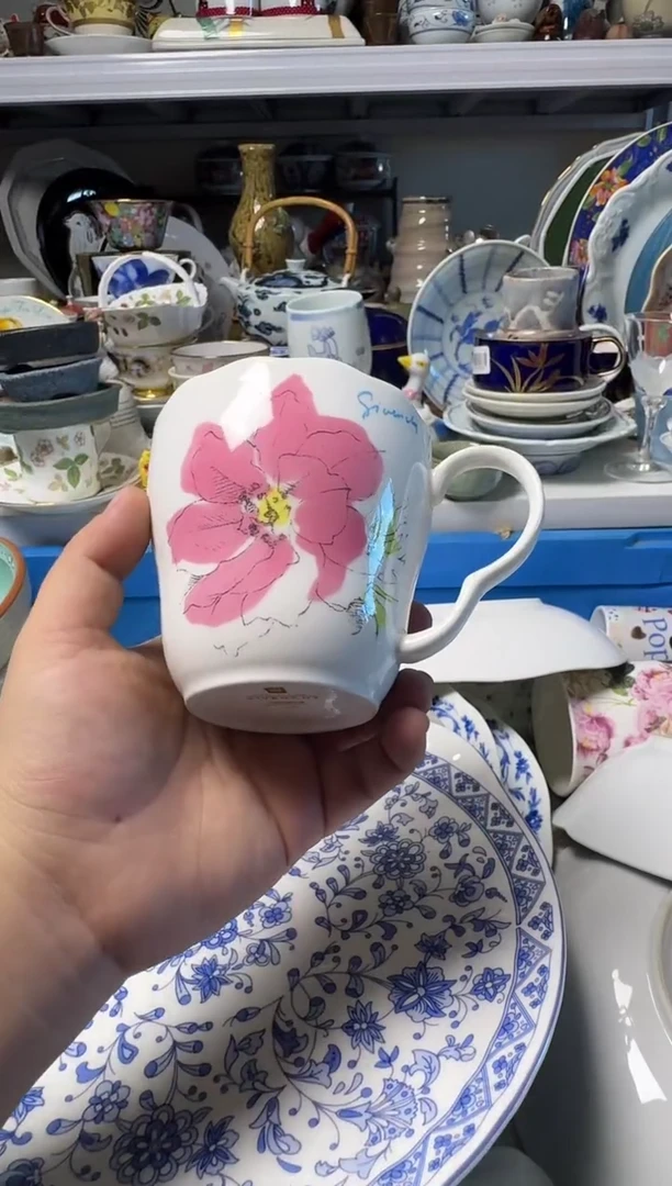 中古瓷器，默认微瑕-纪梵希的杯子，主播讲很好看