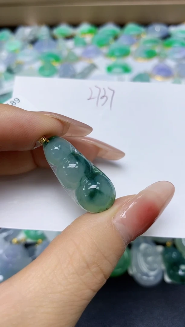 翡翠18K金镶嵌颈饰 天然缅甸翡翠A货