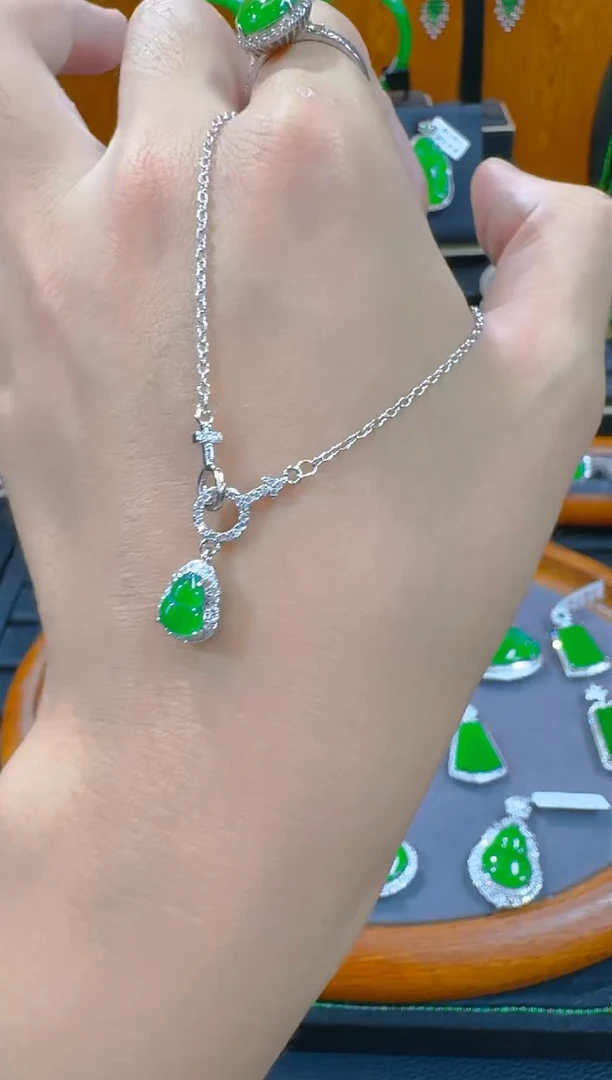 翡翠未镶嵌颈饰天然A货翡翠