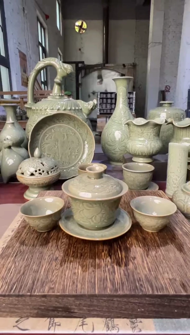 微瑕耀州窑莲纹三才盖碗+莲纹小杯2