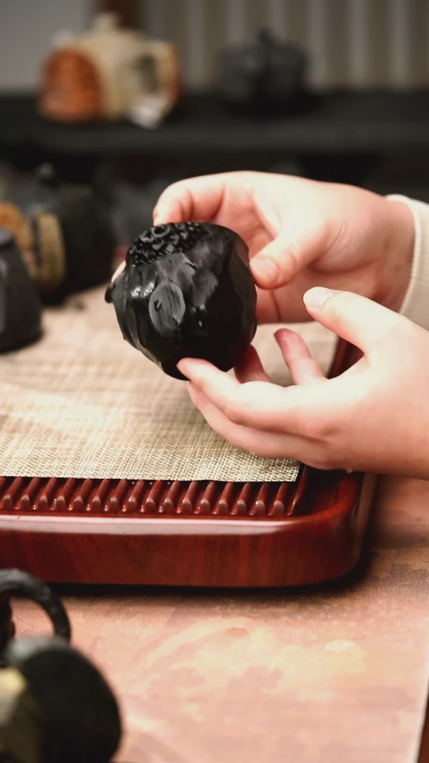 归玉堂冰碛岩重工雕刻太湖石宝瓶