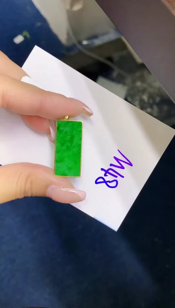 翡翠18K金镶嵌颈饰缅甸天然翡翠A货