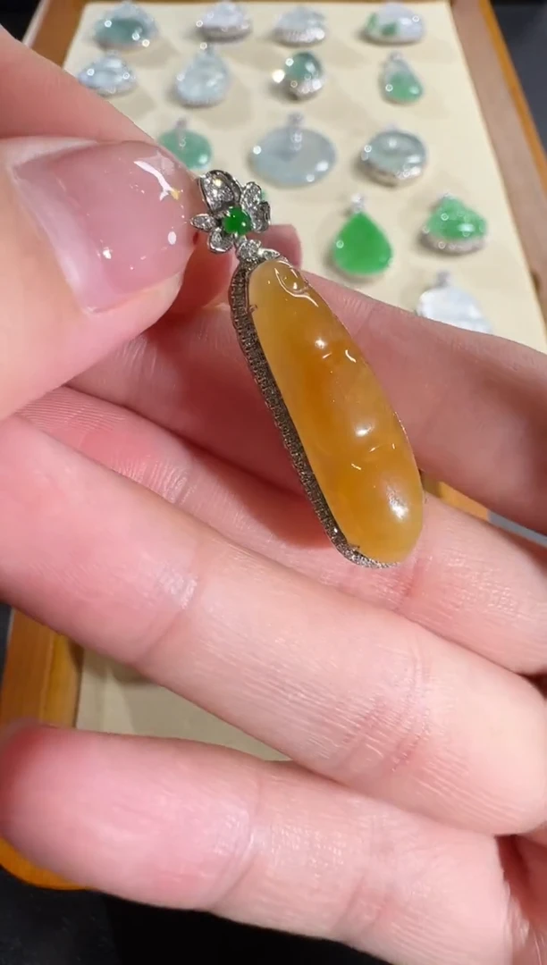 【闪购商品】翡翠吊坠(不含链)18K金镶嵌【源头工厂】钻石镶嵌