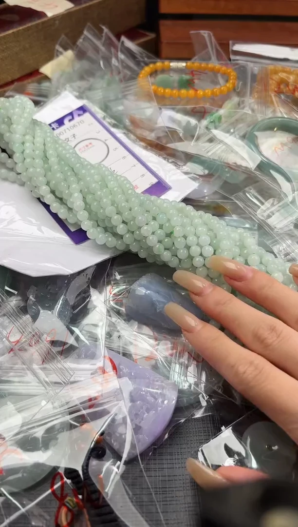 翡翠未镶嵌颈饰100710670 随机发仅 一件