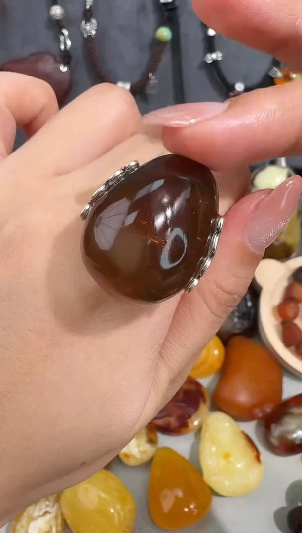 未镶嵌琥珀裸石琥珀