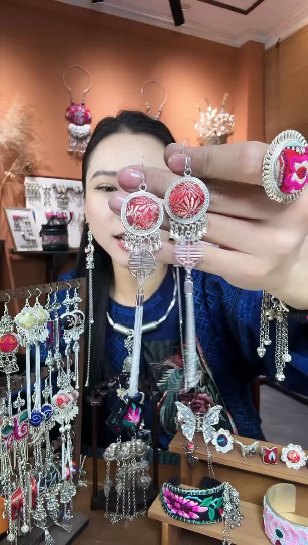 【闪购商品】刺绣纯手工民族风耳环