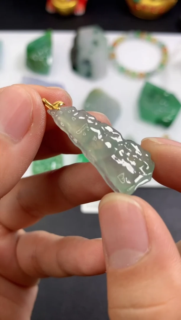 颈饰未镶嵌翡翠