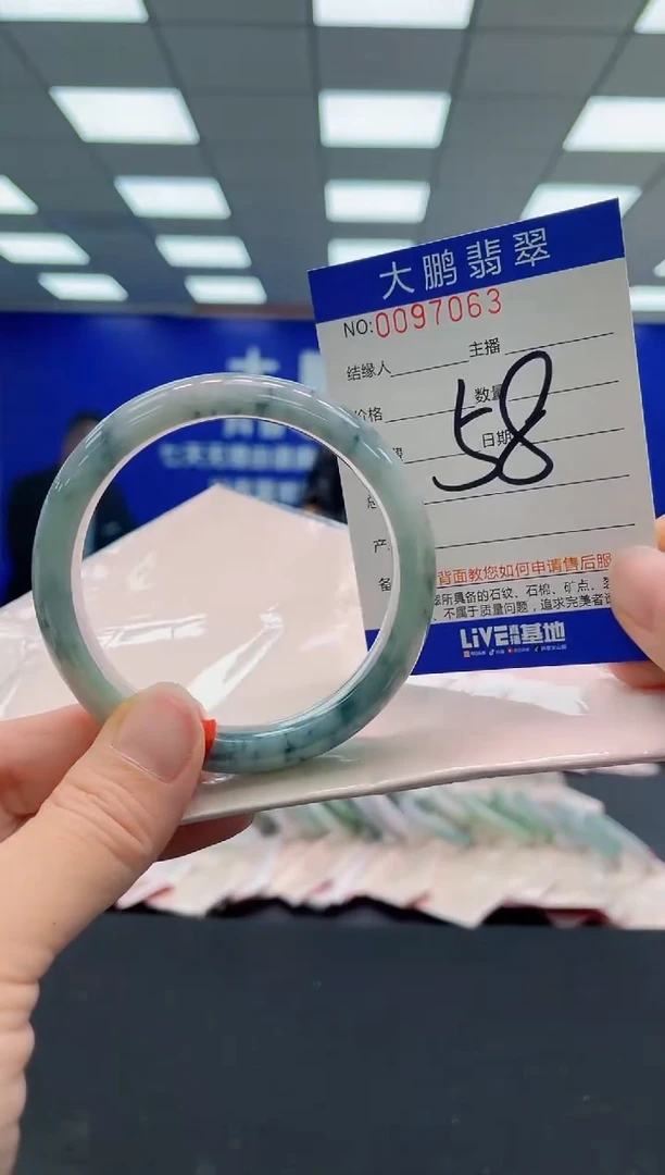 翡翠手镯未镶嵌AAAAAAAAA