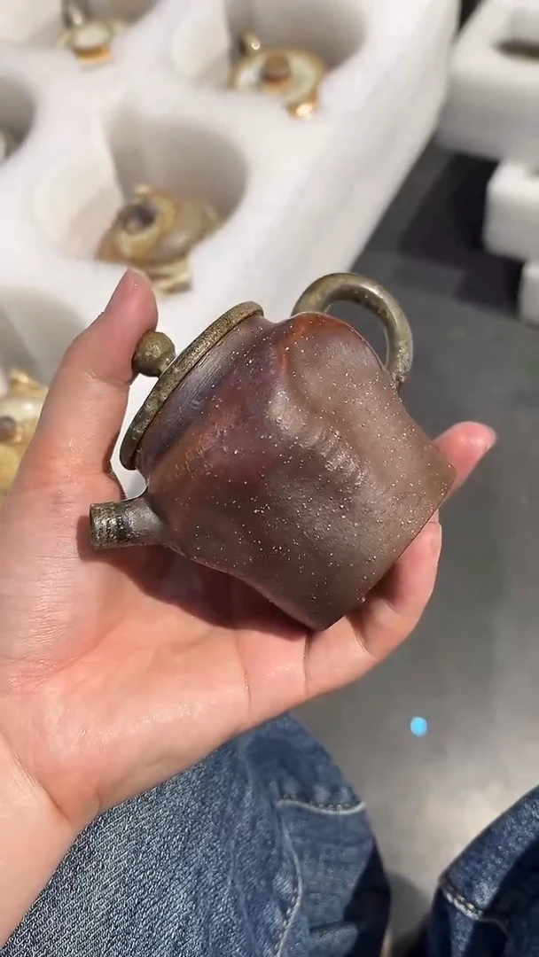 壶663号容量100-120ML金珍珠泥