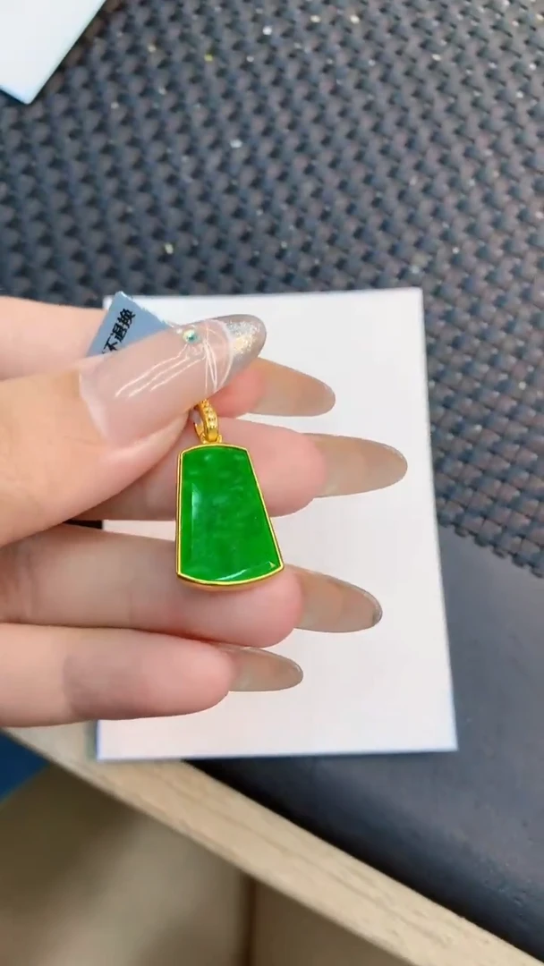 颈饰未镶嵌翡翠1