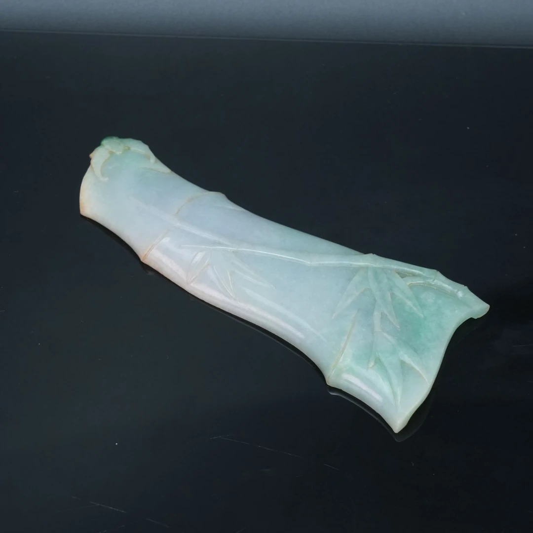 lot13115 10161 20世纪前期 翡翠臂搁 100.72g