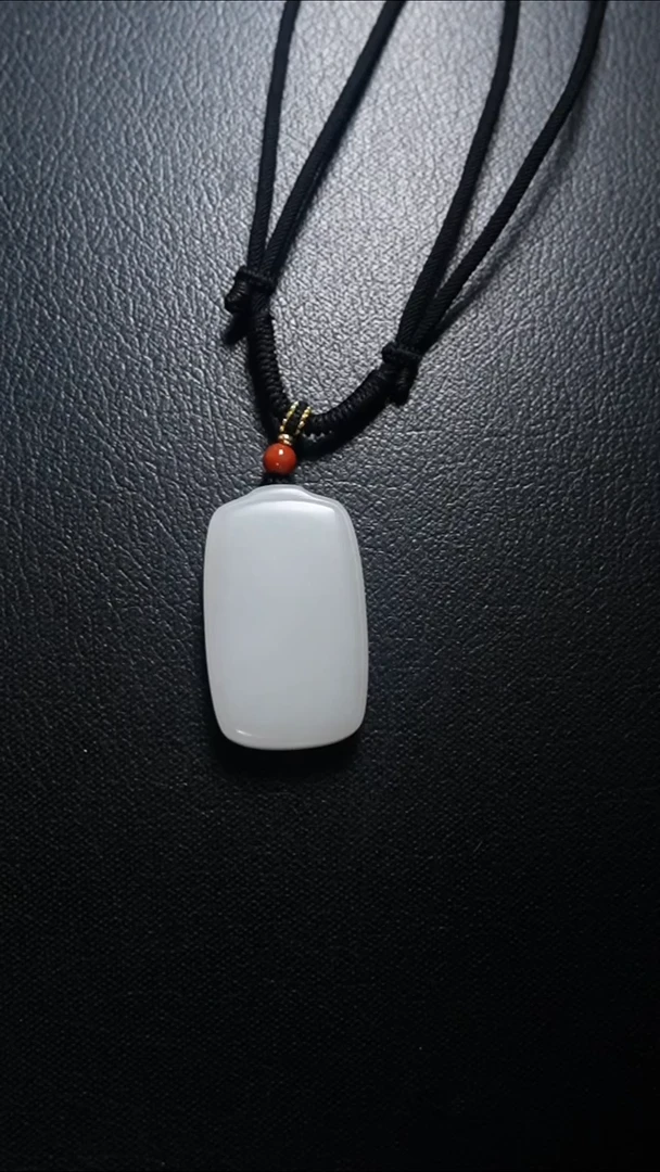 和田玉未镶嵌颈饰无事牌